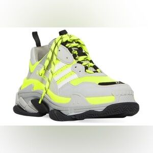 🔥🔥🔥 Adidas x Balenciaga Triple S Sneaker 'Fluo Yellow'
Size 10 US/43